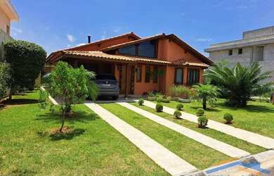 Imagem: A casa possui 3 Dormitórios, 3 Banheiros, 3 Vagas na garagem