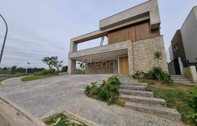 Imagem: A casa em condomínio possui 4 Dormitórios, 2 Banheiros, 4