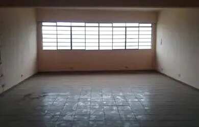 Imagem 6: Casa salão comercial numa frente e 4 salões comerciais na outra frente