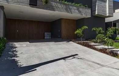 Imagem: A casa em condomínio possui 4 Dormitórios, 1 Banheiro e 444m²