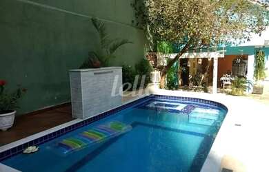 Imagem: A casa possui 4 Dormitórios, 3 Banheiros, 5 Vagas na garagem