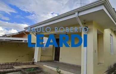 Imagem: A casa possui 3 Dormitórios, 3 Banheiros, 2 Vagas na garagem