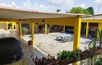 Imagem: A casa possui 5 Dormitórios, 5 Banheiros, 5 Vagas na garagem