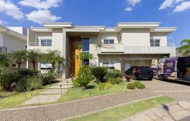 Imagem 2: Venda Casa com 450,00 metroQuadrado, 5 dormitório s , 3 vaga s . Swiss...