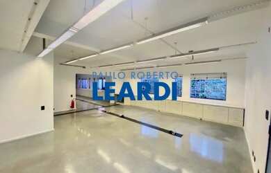 Imagem: O depósito possui 1 Vaga na garagem, 110m² de Área e está