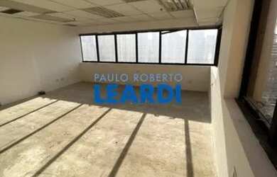 Imagem: O depósito possui 2 Vagas na garagem, 52m² de Área e está