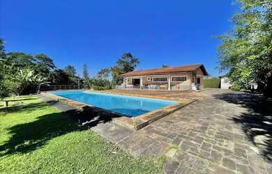 Imagem: A casa em condomínio possui 3 Dormitórios, 2 Banheiros, 5