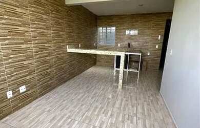 Imagem: A casa possui 2 Dormitórios, 1 Banheiro, 2 Vagas na garagem