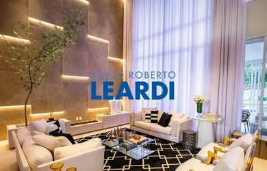 Imagem: A casa em condomínio possui 4 Dormitórios, 5 Banheiros, 5