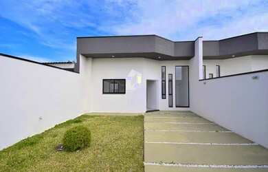 Imagem: A casa possui 3 Dormitórios, 2 Banheiros, 2 Vagas na garagem