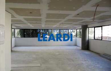 Imagem: O depósito possui 2 Vagas na garagem, 91m² de Área e está