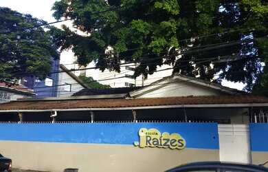 Imagem: A casa possui 5 Dormitórios, 3 Banheiros, 416m² de Área e