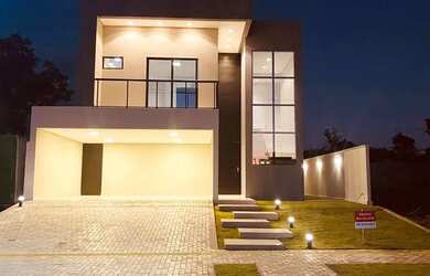 Imagem: A casa em condomínio possui 4 Dormitórios, 4 Banheiros, 2