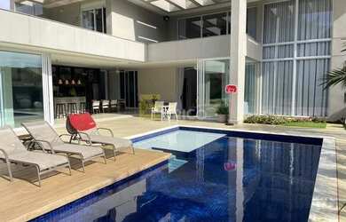 Imagem: A casa em condomínio possui 4 Dormitórios, 5 Banheiros, 5