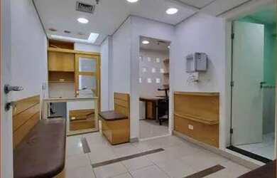 Imagem: O depósito possui 1 Vaga na garagem, 33m² de Área e está