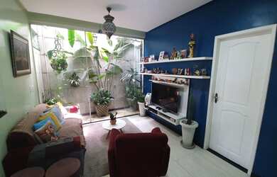 Imagem: A casa possui 3 Dormitórios, 3 Banheiros, 1 Vaga na garagem