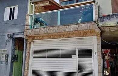 Imagem: A casa possui 2 Dormitórios, 1 Banheiro, 2 Vagas na garagem