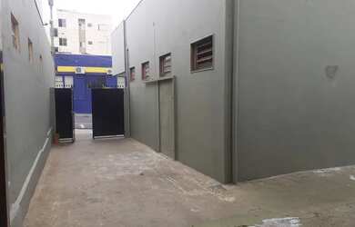 Imagem: A casa possui 2 Dormitórios, 2 Banheiros, 1 Vaga na garagem