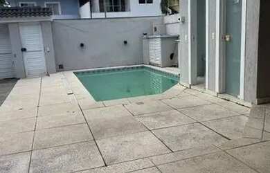 Imagem: A casa em condomínio possui 4 Dormitórios, 5 Banheiros, 2