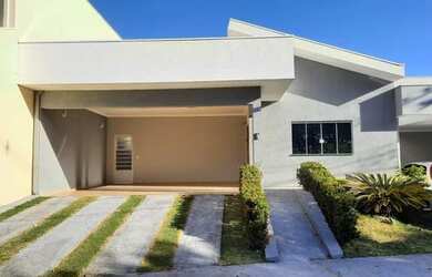 Imagem: A casa em condomínio possui 3 Dormitórios, 3 Banheiros, 1