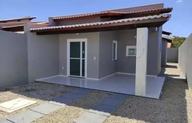 Imagem: A casa possui 3 Dormitórios, 2 Banheiros, 1 Vaga na garagem