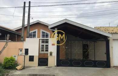 Imagem: A casa possui 3 Dormitórios, 2 Banheiros, 2 Vagas na garagem