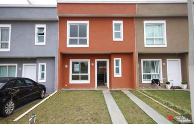 Imagem: A casa à venda possui 2 Dormitórios, 3 Banheiros, 1 Vaga na