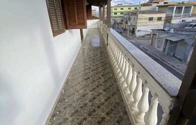 Imagem: A casa possui 3 Dormitórios, 1 Banheiro, 475m² de Área e