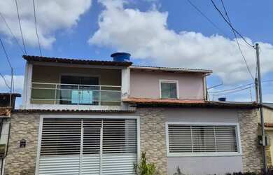 Imagem: A casa possui 5 Dormitórios, 2 Banheiros, 2 Vagas na garagem