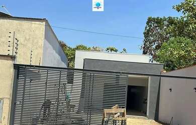 Imagem: A casa possui 2 Dormitórios, 2 Banheiros, 1 Vaga na garagem