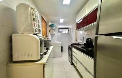 Imagem: O apartamento possui 3 Dormitórios, 3 Banheiros, 2 Vagas na