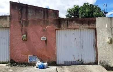 Imagem: A casa possui 3 Dormitórios, 1 Banheiro, 360m² de Área e