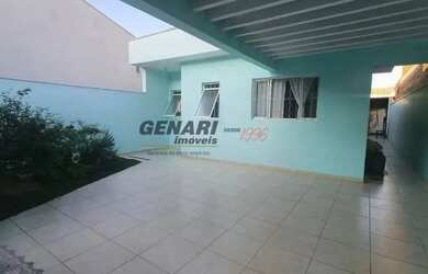 Imagem: A casa possui 2 Dormitórios, 1 Banheiro, 2 Vagas na garagem