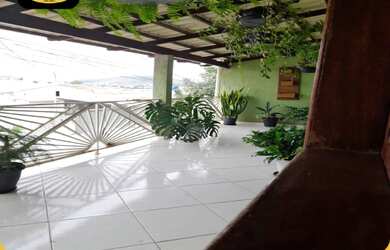 Imagem: A casa possui 3 Dormitórios, 1 Banheiro, 175-0m² de Área