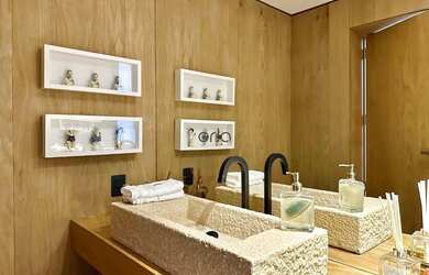 Imagem 9: Mansão beira lago mobiliada e decorada com piscina térmica e 5 suítes...