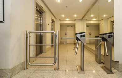 Imagem: O depósito possui 1 Vaga na garagem e 33m² de Área e está