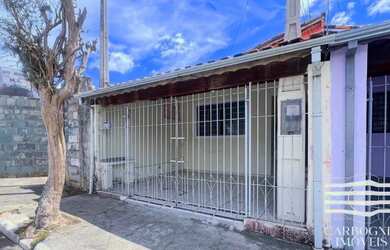 Imagem: A casa possui 2 Dormitórios, 1 Banheiro, 1 Vaga na garagem