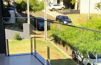 Imagem: A casa em condomínio possui 3 Dormitórios, 4 Banheiros e 4