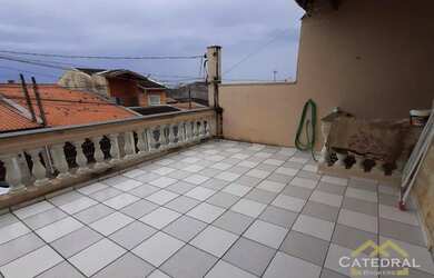 Imagem: A casa possui 3 Dormitórios, 3 Banheiros, 4 Vagas na garagem