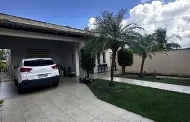 Imagem: A casa possui 3 Dormitórios, 2 Banheiros, 1 Vaga na garagem