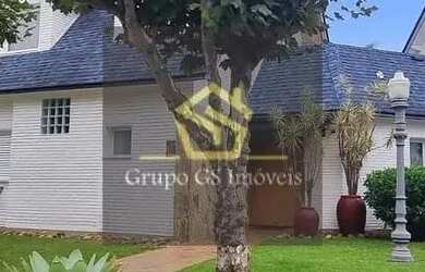 Imagem: A casa possui 4 Dormitórios, 5 Banheiros, 4 Vagas na garagem