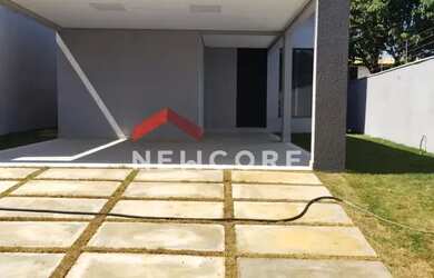 Imagem: A casa possui 3 Dormitórios, 2 Banheiros, 4 Vagas na garagem