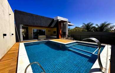 Imagem: A casa em condomínio possui 4 Dormitórios, 2 Banheiros, 5