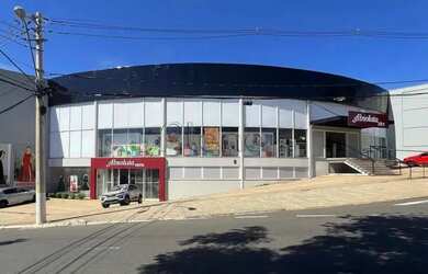 Imagem: O depósito possui 800m² de Área e está localizado em Parque