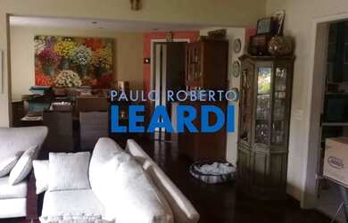 Imagem: O apartamento possui 4 Dormitórios, 3 Banheiros, 2 Vagas na