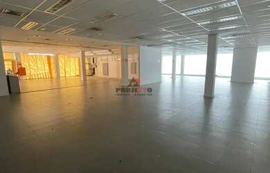 Imagem: O depósito possui 5 Vagas na garagem, 2.648m² de Área e