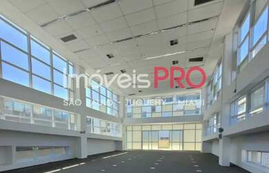 Imagem: O depósito possui 5 Vagas na garagem e 4023m² de Área e está