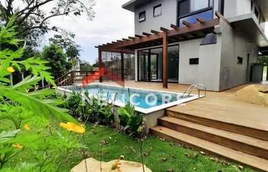 Imagem: A casa possui 3 Dormitórios, 4 Banheiros, 2 Vagas na garagem