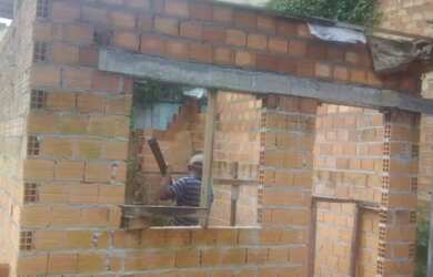 Imagem: A casa possui 2 Dormitórios, 1 Banheiro e está localizado