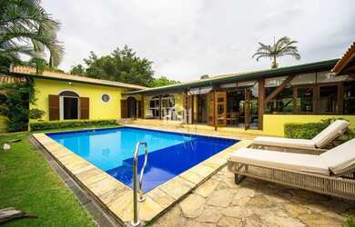 Imagem: A casa em condomínio possui 4 Dormitórios, 5 Banheiros, 5